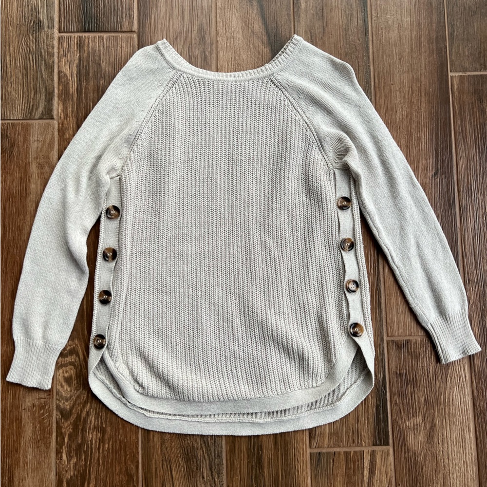 RD style beige sweater. Size large.